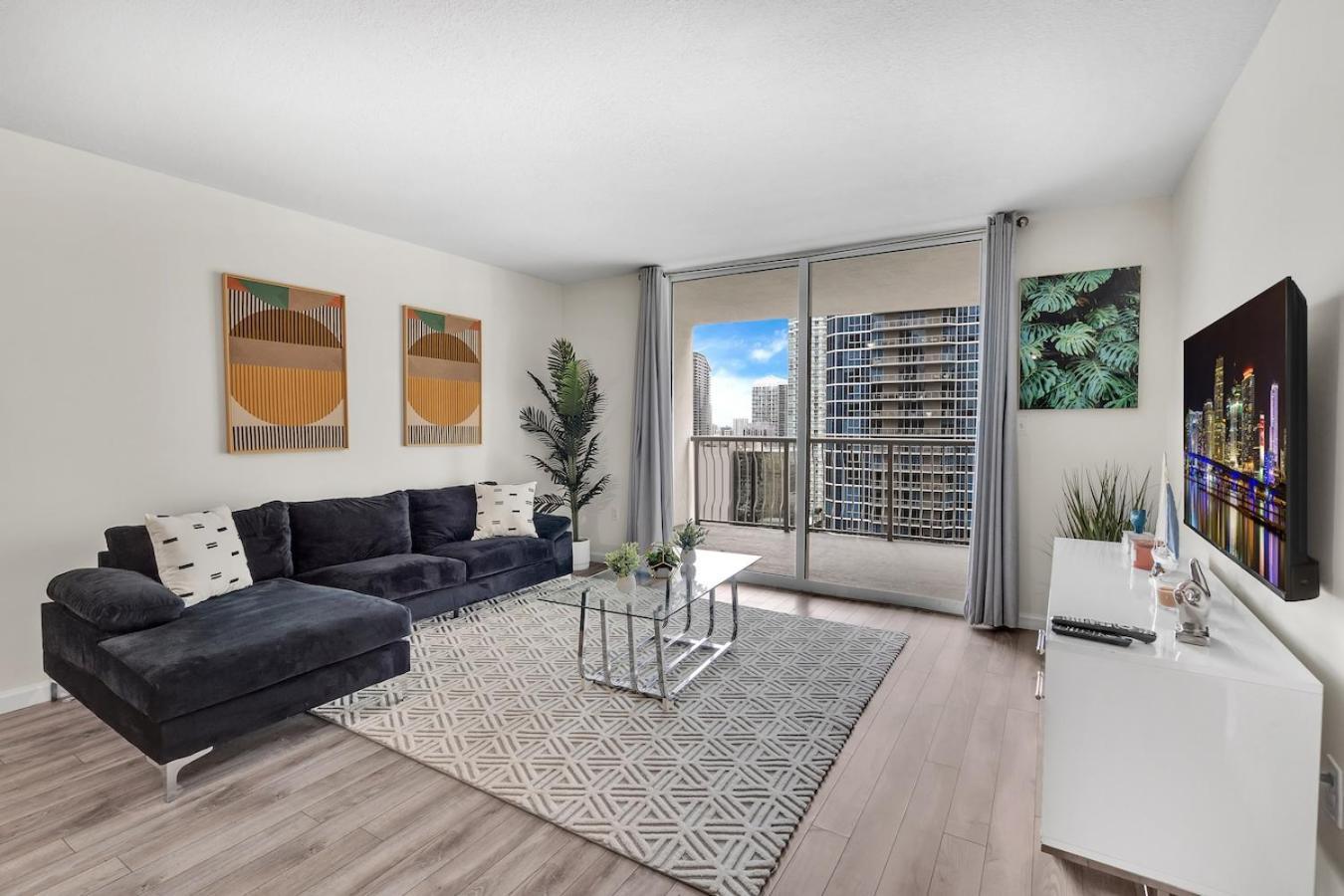 Brickell Key Gem: Stylish 1-bed W/ Free Parking