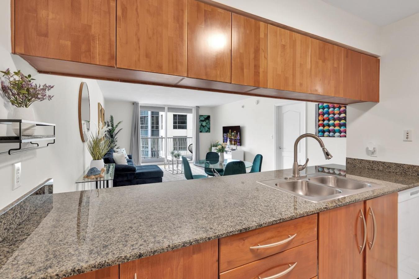 Brickell Key Gem: Stylish 1-bed W/ Free Parking Apartment *