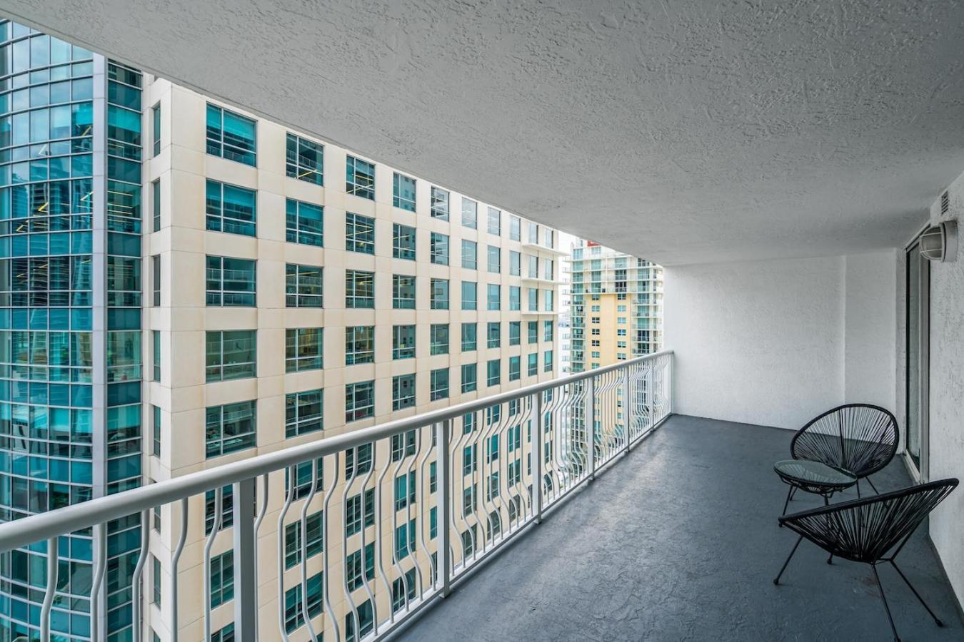 Brickell Key Gem: Stylish 1-bed W/ Free Parking Miami