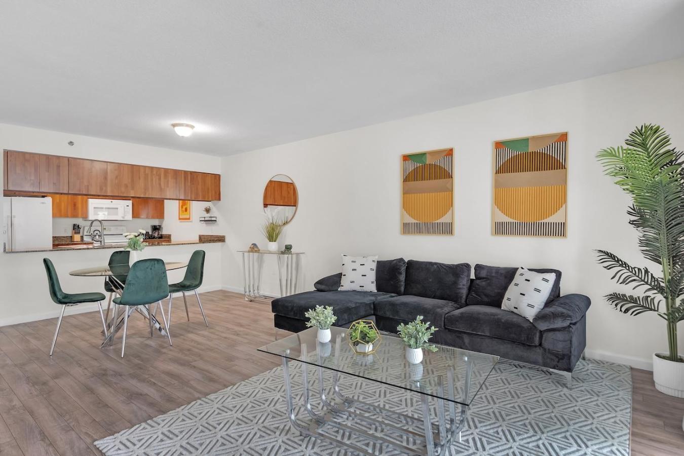 Brickell Key Gem: Stylish 1-bed W/ Free Parking Apartment