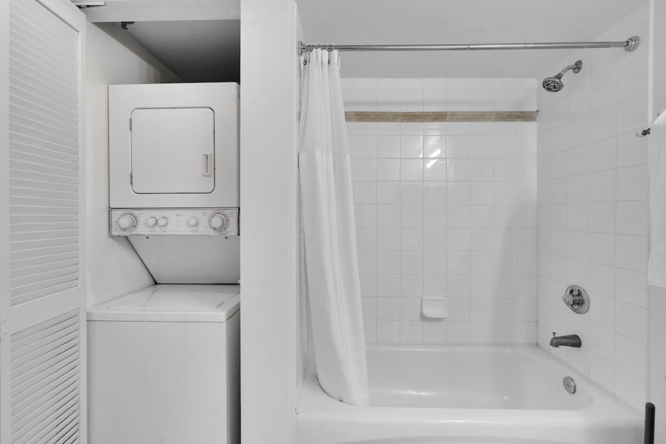 Brickell Key Gem: Stylish 1-bed W/ Free Parking * Miami